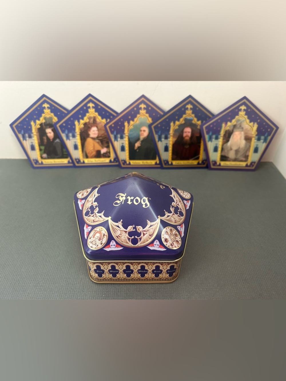 Harry Potter Chocolate Frog Tin and Wizard Card Collector Set